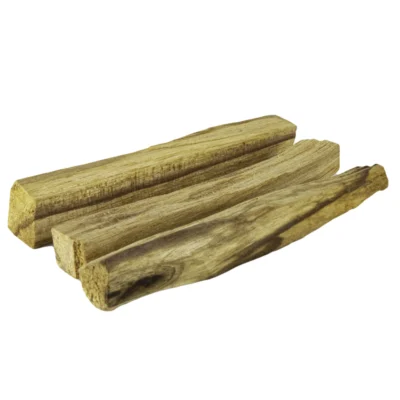 3 styks Palo Santo grene liggende ved siden af hinanden