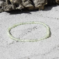 grøn jade armbånd i lysegrønne nuancer