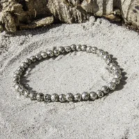 Sølvfarvet Lava armbånd 4 mm