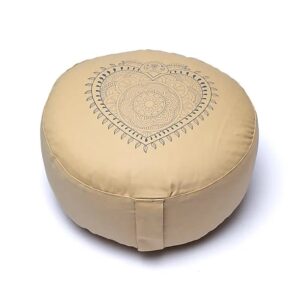 Meditationspude i beige med hjerte mandala som print på midten af puden