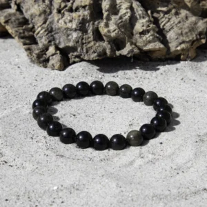 guld obsidian 8 mm armbånd i sort nuance med guld skær.
