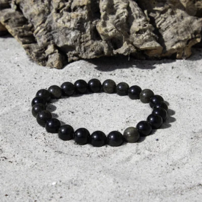 guld obsidian 8 mm armbånd i sort nuance med guld skær.