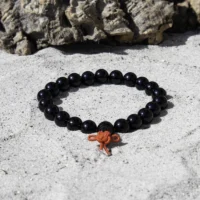 tibetansk mala armbånd med sort agat som krystaller. rød lille sløjfe