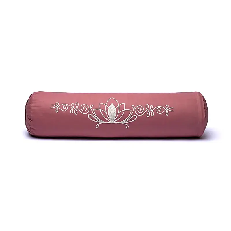 pink yogapølle med lotus set fra siden