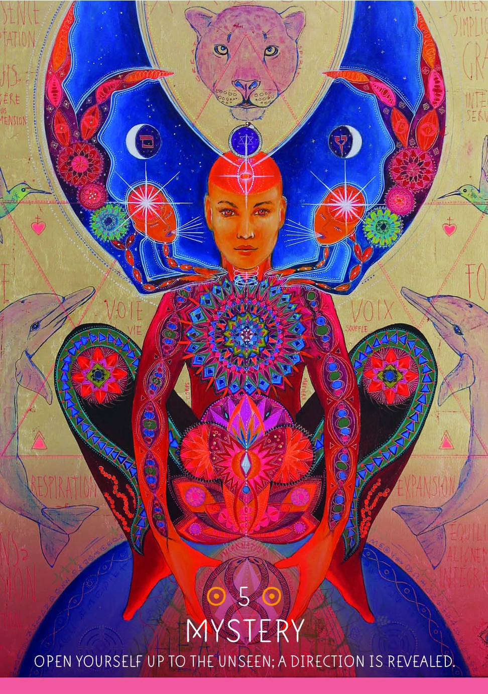 kvinde i lilla med natten som baggrund