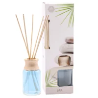 lyseblå væske i glasflaske