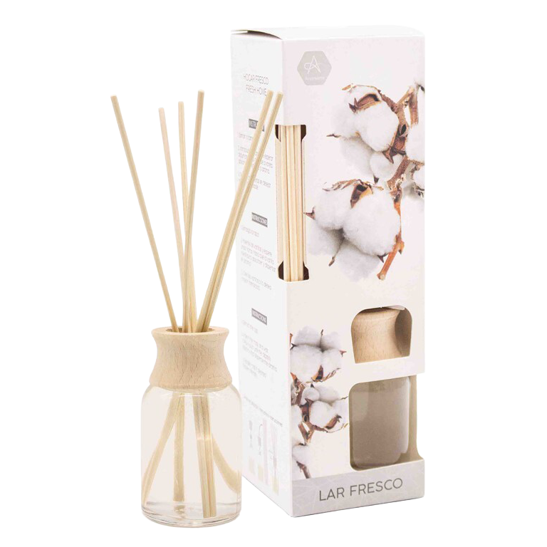 klar væske i glasflaske