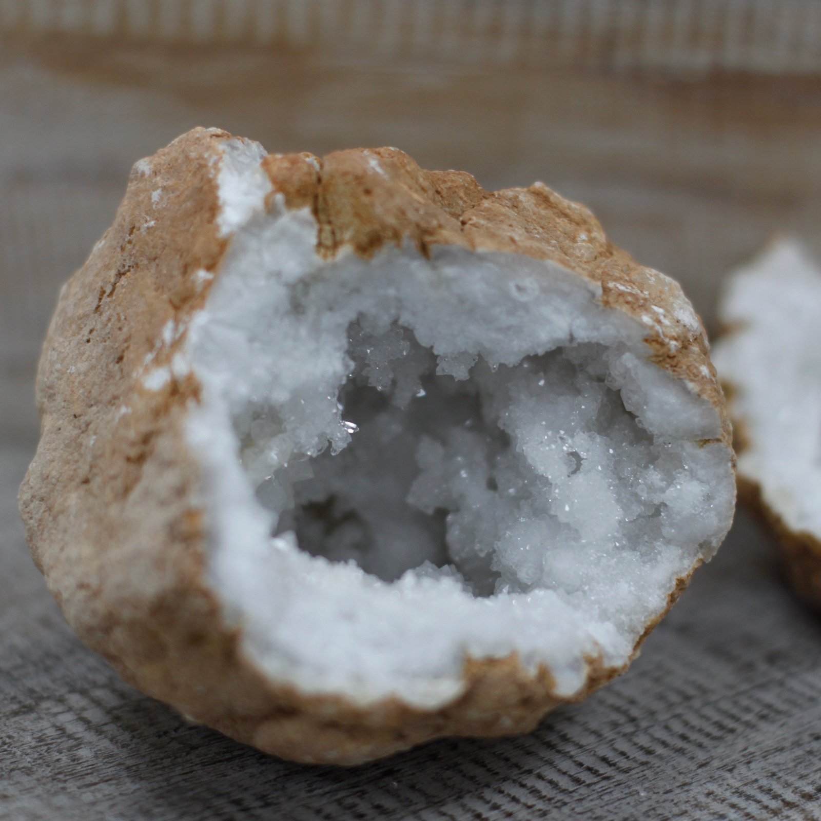 bjergkrystal geode 10-12 cm