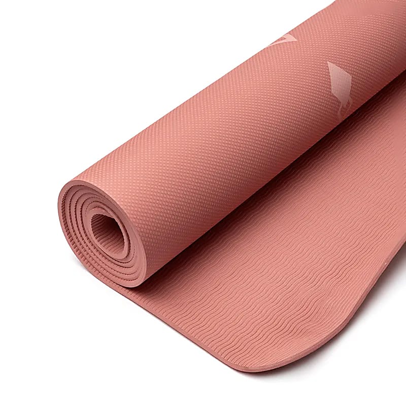 yogamåtte rullet sammen