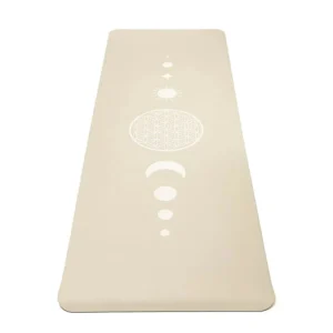 beige livets blomst yogamåtte med hvidt print