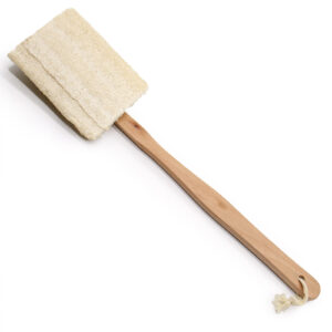 Loofah badebørste med langt skaft i Hemu-træ. Eksfolier huden nænsomt og nå ryggen med lethed. Naturlig, bæredygtig pleje til blød og frisk hud hele året.